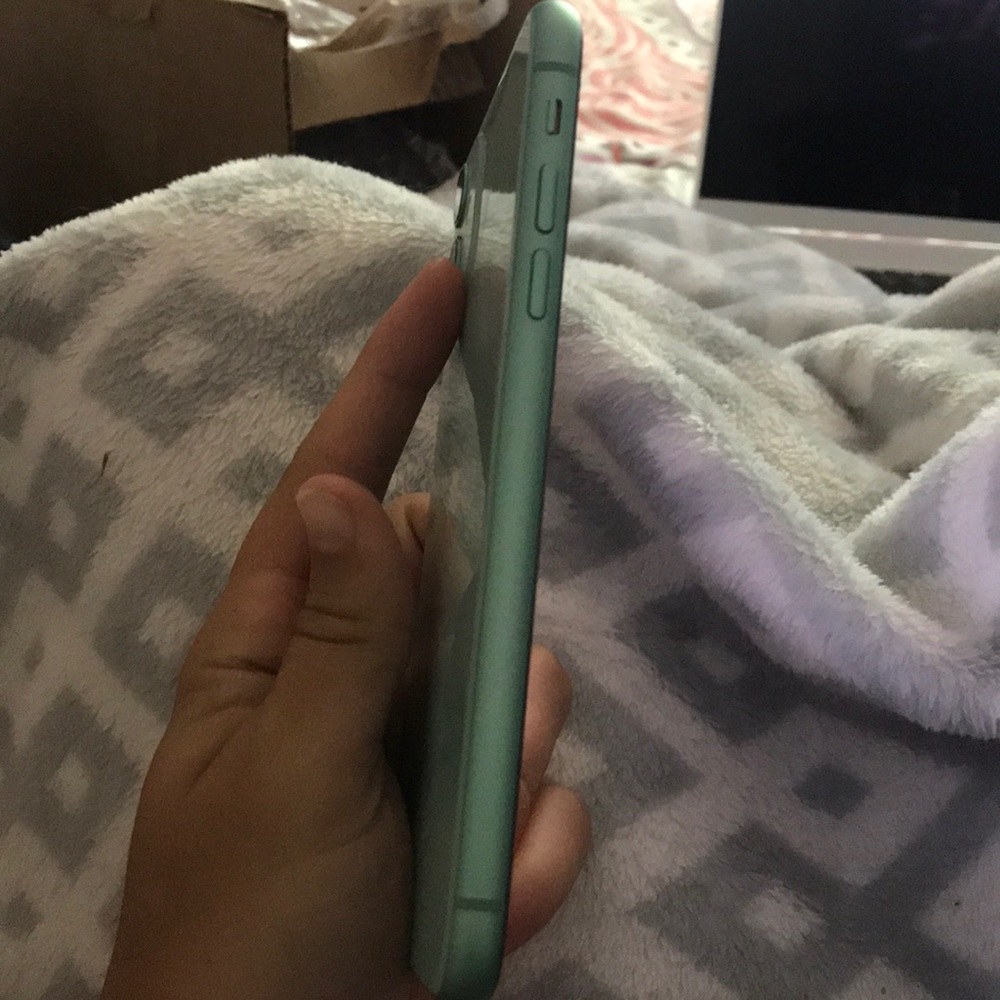 iphone 11 - Picture 2 of 3